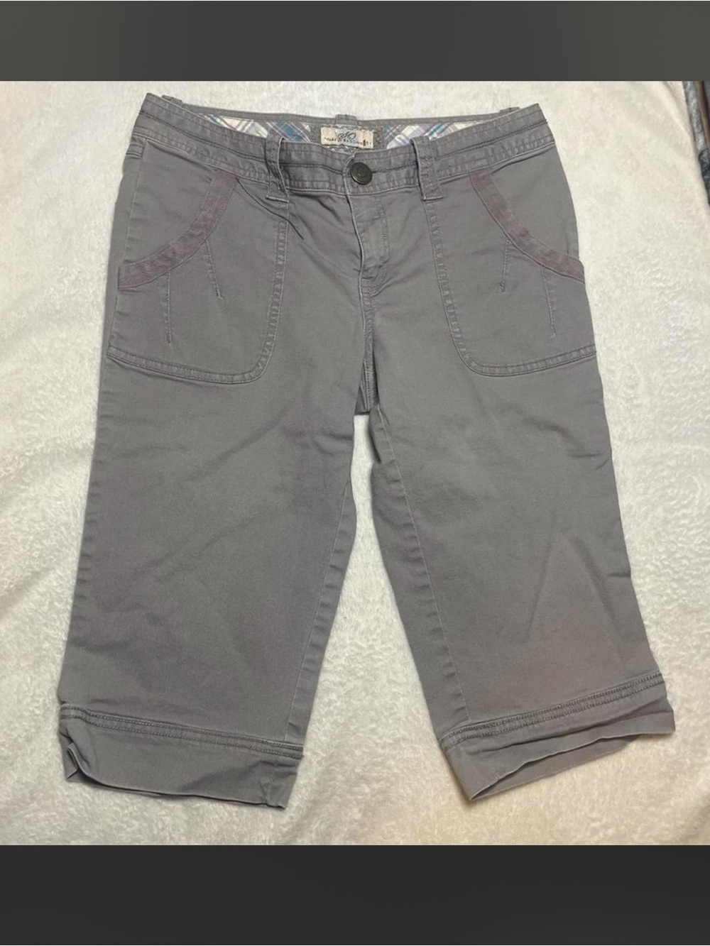 So Wear it Declare it Capris Y2k era